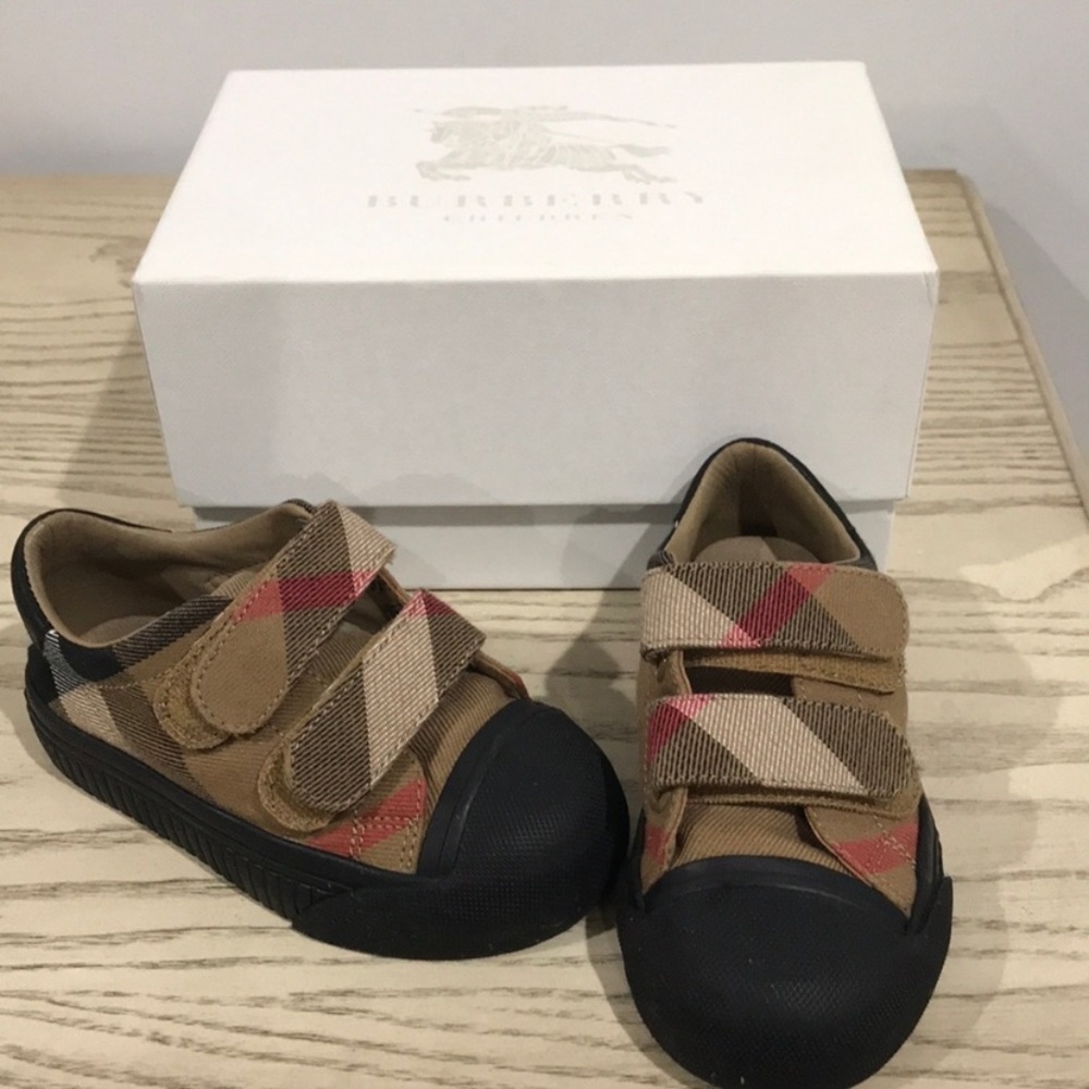 Unisex toddler 8 Burberry sneakers